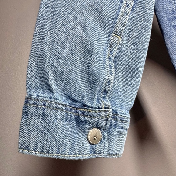 Women's Zara Light Blue Wash Denim Button Down Shirt with Snap Buttons - Picture 5 of 9